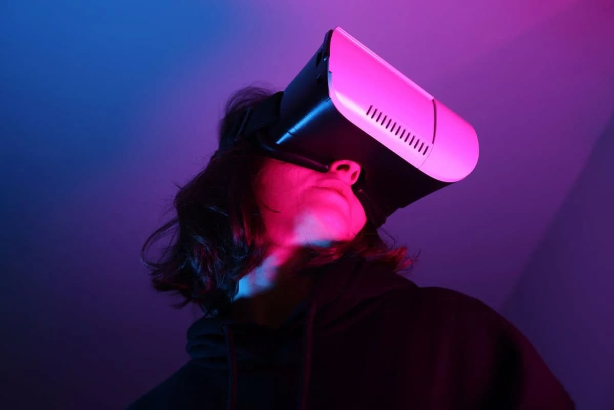 Player wearing a VR headset, illustrating HaiPay's payment gateway for video games